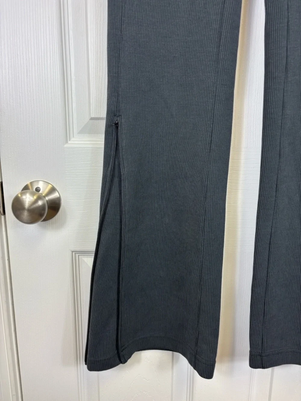 Lululemon brushed softstreme ribbed zip flared pant sz 4